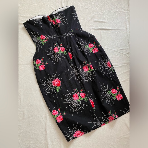 Reserved 🕸️ 🌹 - Picture 3 of 6